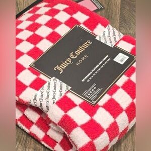 Juicy Couture Pink White Checkerboard Reversible Feather Knit Throw Blanket.